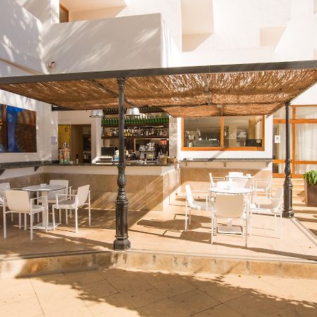 Hotel Tres Torres Санта Еулалия дел Рио Екстериор снимка
