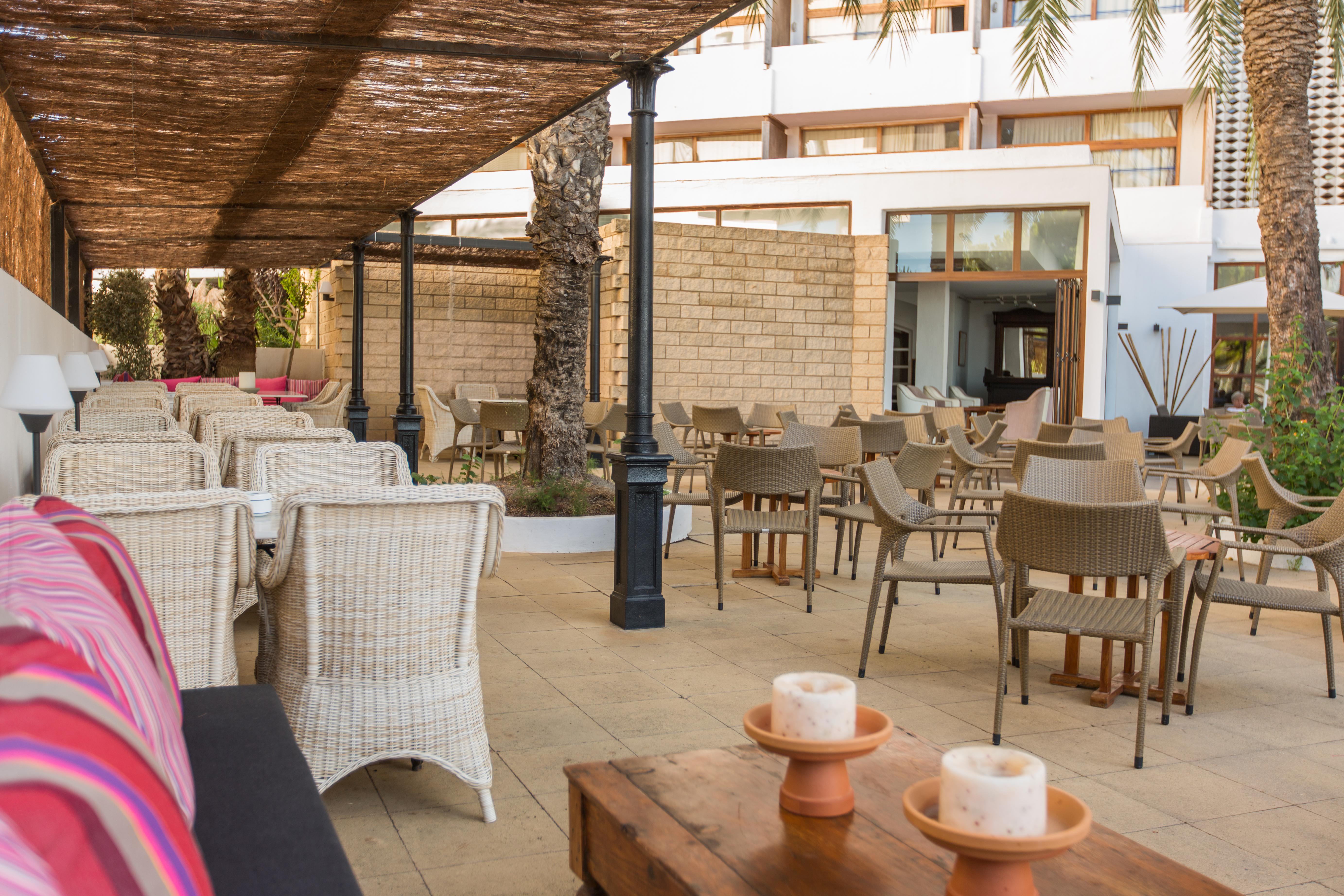 Hotel Tres Torres Санта Еулалия дел Рио Екстериор снимка