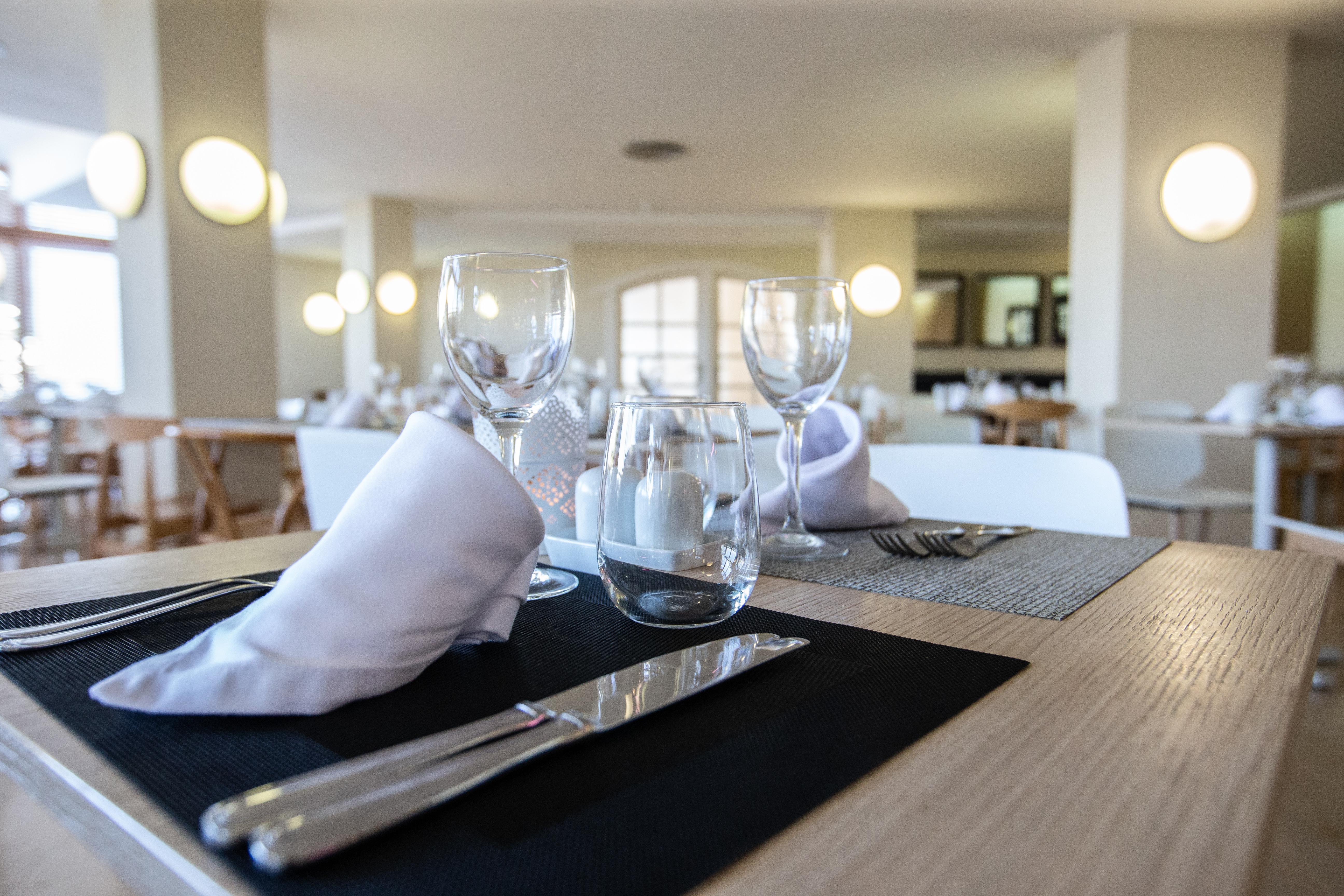 Hotel Tres Torres Санта Еулалия дел Рио Екстериор снимка