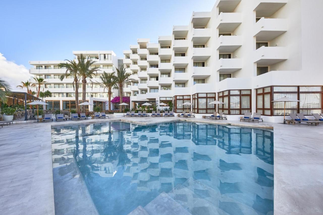 Hotel Tres Torres Санта Еулалия дел Рио Екстериор снимка
