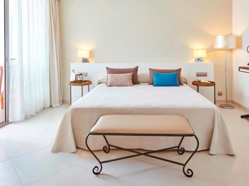 Hotel Tres Torres Санта Еулалия дел Рио Стая снимка