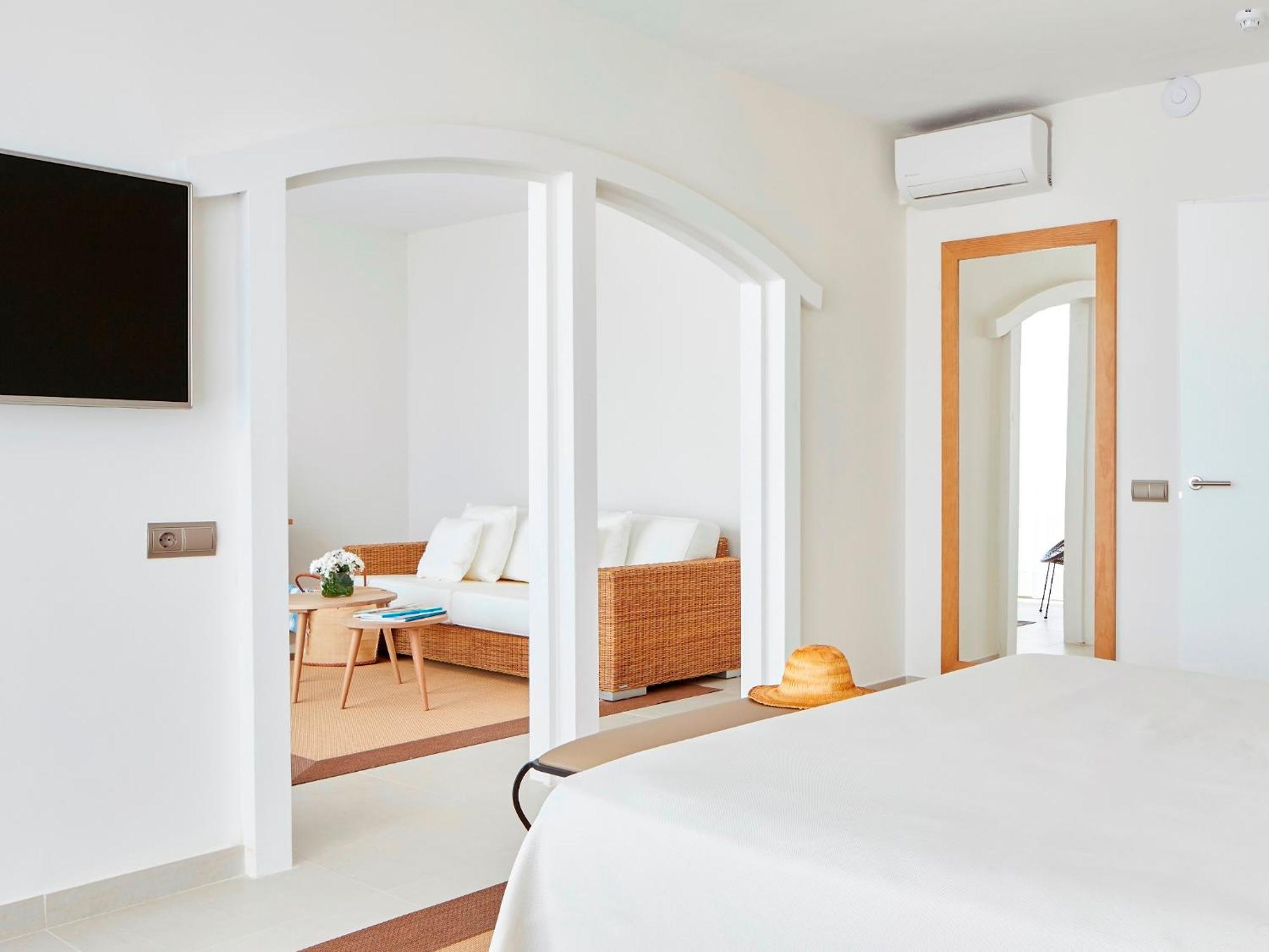 Hotel Tres Torres Санта Еулалия дел Рио Стая снимка