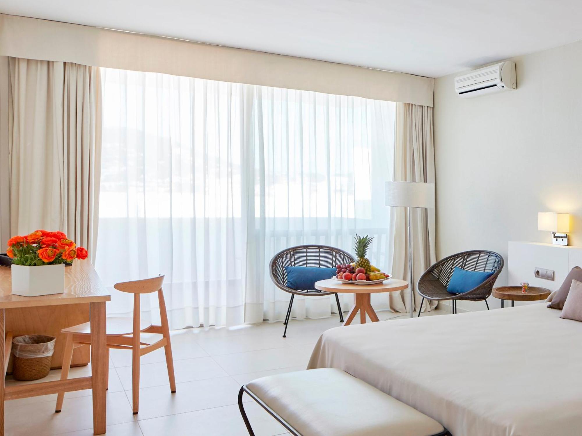 Hotel Tres Torres Санта Еулалия дел Рио Стая снимка