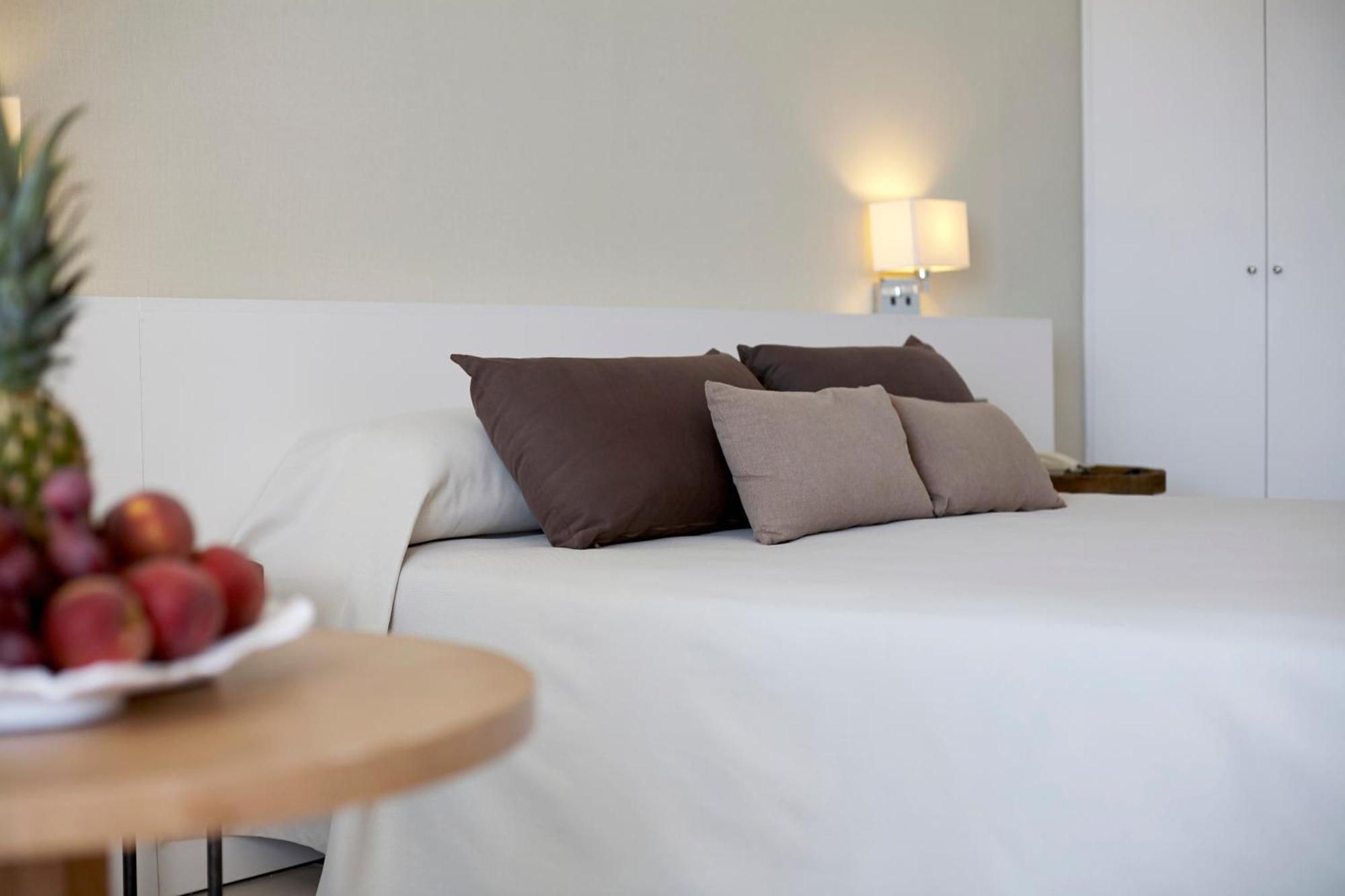 Hotel Tres Torres Санта Еулалия дел Рио Стая снимка